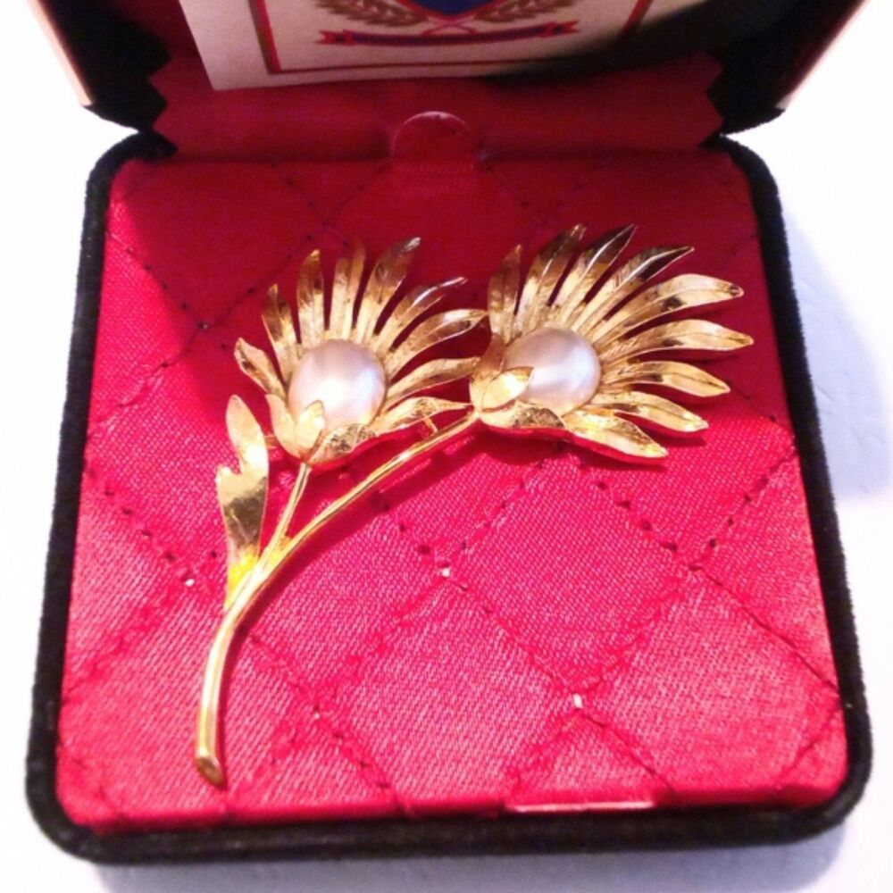 Vintage Trifari New Old Stock Gold Tone Faux Pearl Double Flower Brooch
